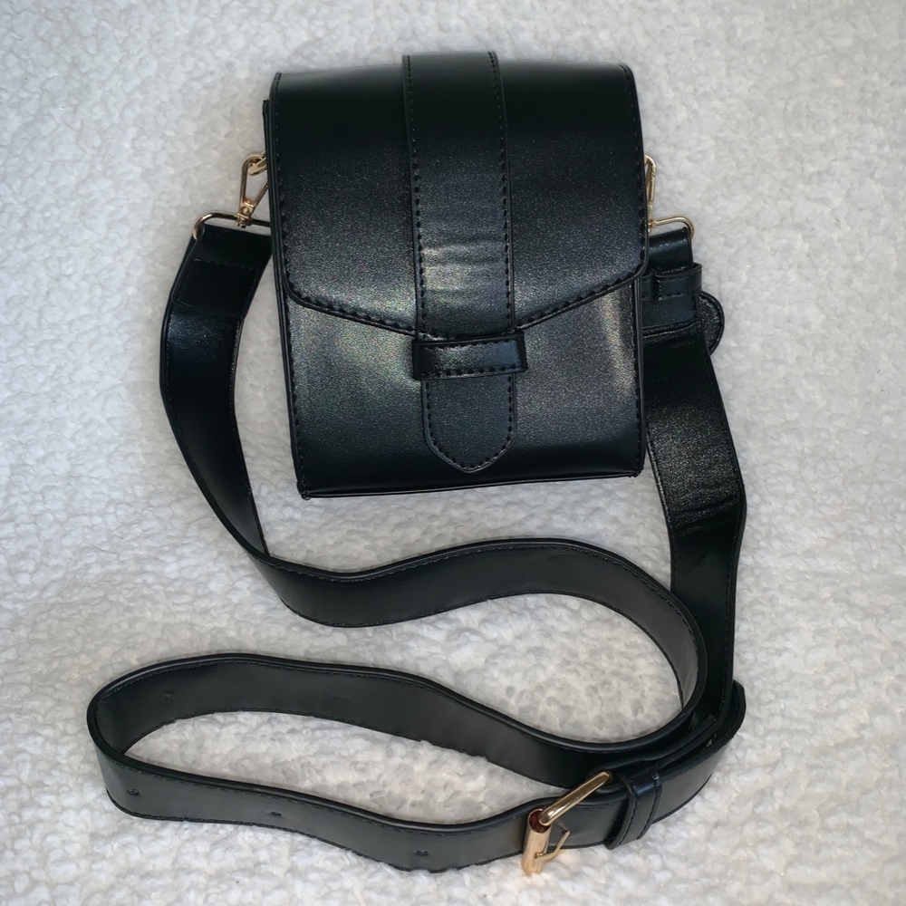 LAST ONE Crossbody Bag w/Wide PU & Chain Strap - Picture 5 of 8